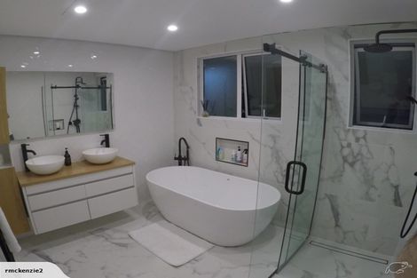 Photo of property in 35 Takahe Road, Titirangi, Auckland, 0604