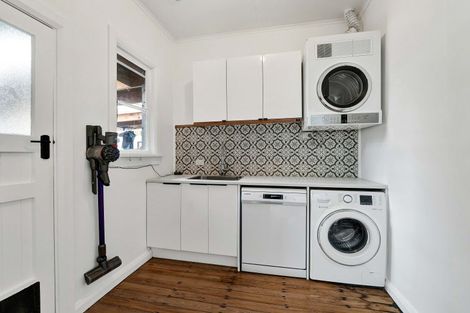 Photo of property in 29 Queens Road, Glen Avon, New Plymouth, 4312