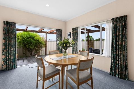 Photo of property in 5 Fairview Place, Havelock North, 4130