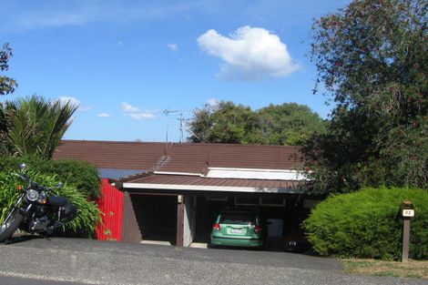 Photo of property in 32 Greendale Spur, Glenfield, Auckland, 0629