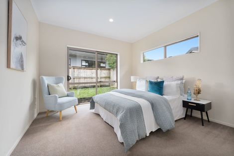 Photo of property in 16h Lincoln Road, Henderson, Auckland, 0610