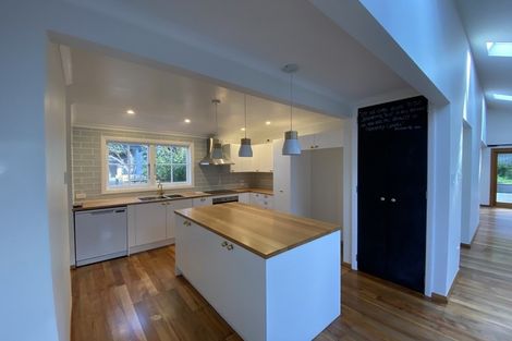 Photo of property in 20 Airlie Road, Plimmerton, Porirua, 5026