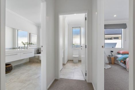 Photo of property in 1 Charlotte Drive, Omokoroa, 3114