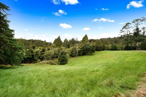 Photo of property in 15 Te Henga Road, Waitakere, Henderson, 0781