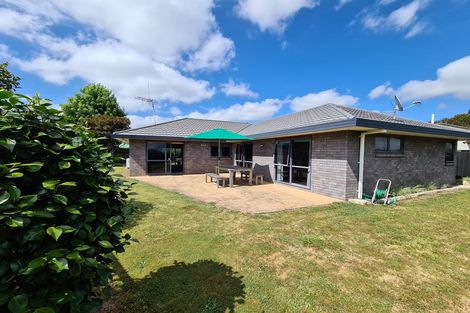 Photo of property in 15 Mangakoea Place, St Andrews, Hamilton, 3200