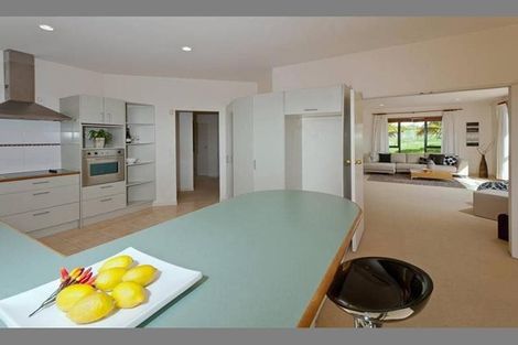 Photo of property in 11 Trotting Terrace, Fairview Heights, Auckland, 0632