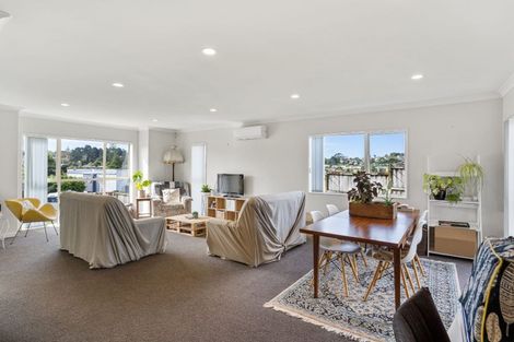 Photo of property in 4 Guinness Place, Massey, Auckland, 0614