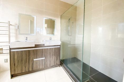 Photo of property in 21 Loughros Place, Pinehill, Auckland, 0632