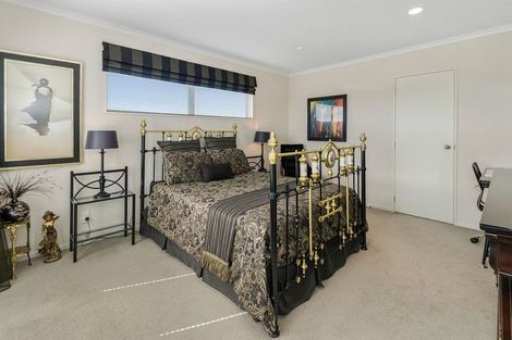 Photo of property in 44 Aberdeen Crescent, Wattle Downs, Auckland, 2103