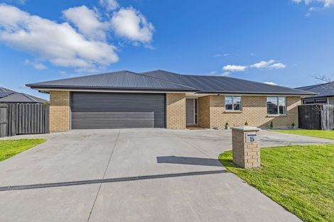 Photo of property in 5 Fountain Place, Rolleston, 7614