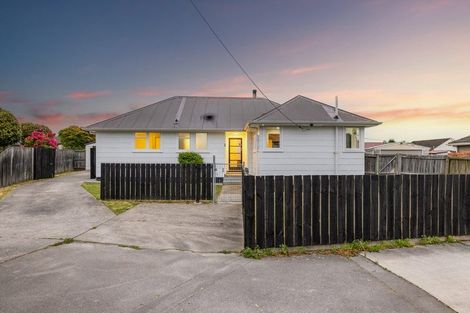 Photo of property in 23 Lambeth Crescent, Northcote, Christchurch, 8052