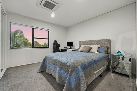 Photo of property in 7d Babich Road, Henderson Valley, Auckland, 0614