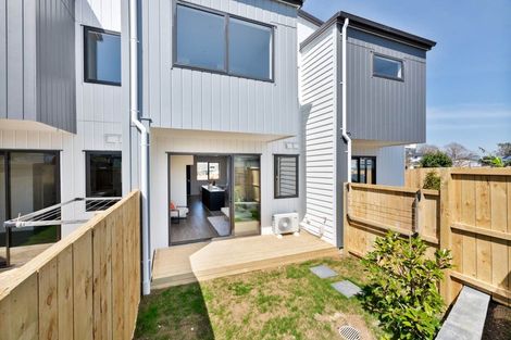 Photo of property in 2/10 Becker Drive, Weymouth, Auckland, 2103
