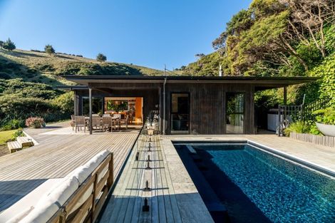 Photo of property in 380 Whaanga Road, Raglan, 3297