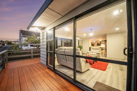 Photo of property in 2/7 Duke Street, Papakura, 2110