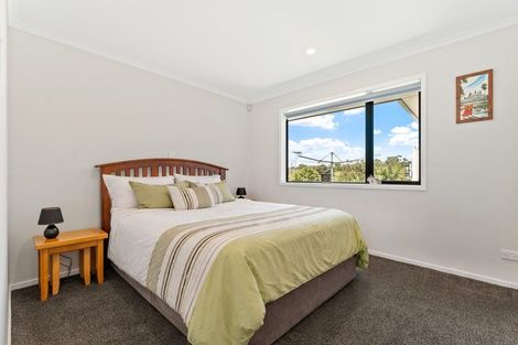 Photo of property in 13 Te Awa Place, Red Beach, 0932