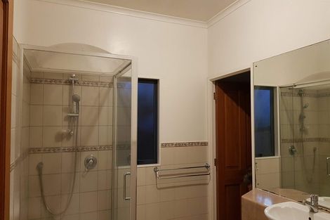 Photo of property in 76 Edgewater Drive, Pakuranga, Auckland, 2010