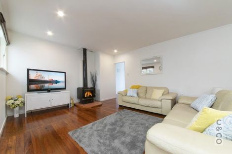 Photo of property in 43 Cambridge Road, Riverhead, 0820