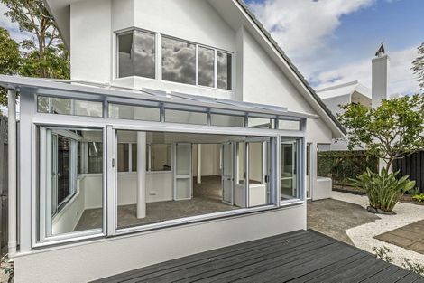 Photo of property in 2/20 Norwood Road, Bayswater, Auckland, 0622