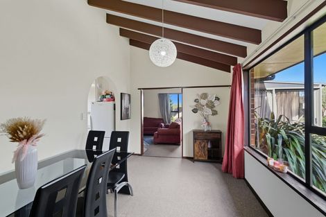 Photo of property in 12 Harkness Place, Avonhead, Christchurch, 8042