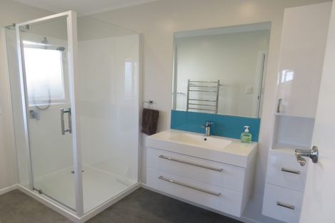 Photo of property in 21 Savoy Road, Glen Eden, Auckland, 0602