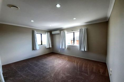 Photo of property in 21 Fairbairn Place, East Tamaki Heights, Auckland, 2016