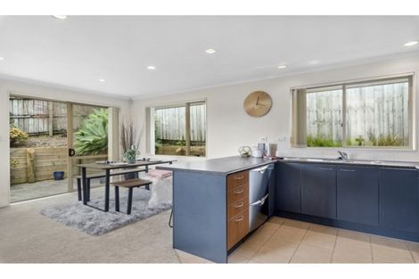 Photo of property in 37 Nimstedt Avenue, Oteha, Auckland, 0632