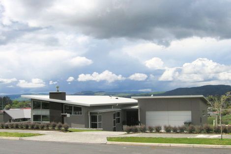 Photo of property in 38 Great West Road, Matipo Heights, Rotorua, 3015