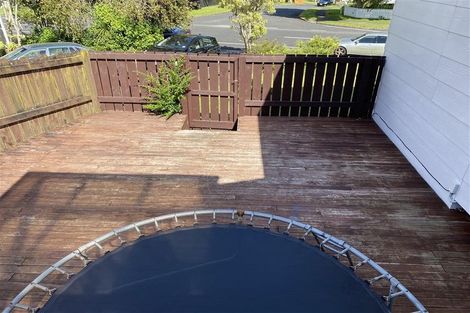 Photo of property in 22 Gosford Drive, Botany Downs, Auckland, 2010