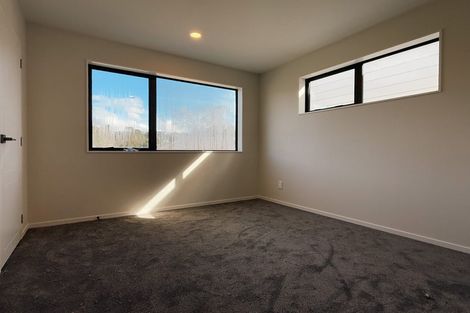 Photo of property in 5a Topliss Drive, Northcross, Auckland, 0632