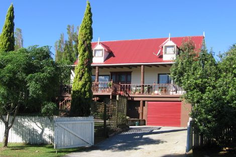 Photo of property in 32 Pahi Place, West Harbour, Auckland, 0618