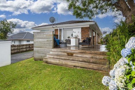 Photo of property in 2/40a Blakeborough Drive, Forrest Hill, Auckland, 0620