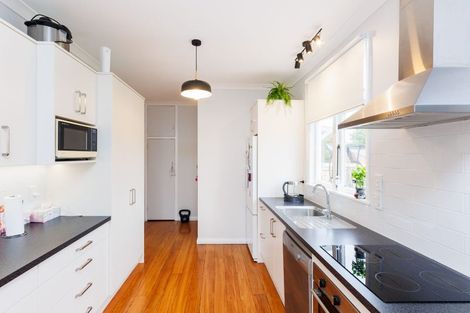 Photo of property in 77 Hillcrest Drive, Kelvin Grove, Palmerston North, 4414