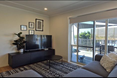 Photo of property in 832 Whangaparaoa Road, Manly, Whangaparaoa, 0930