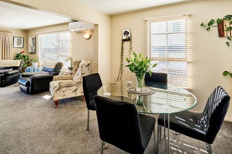 Photo of property in 6 Cleat Street, Whitby, Porirua, 5024