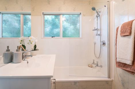 Photo of property in 40b Colchester Crescent, Newlands, Wellington, 6037