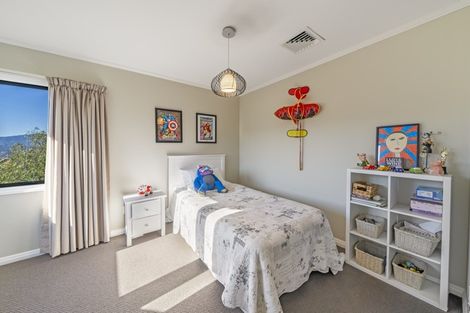 Photo of property in 18 Betty Watt Grove, Riverstone Terraces, Upper Hutt, 5018