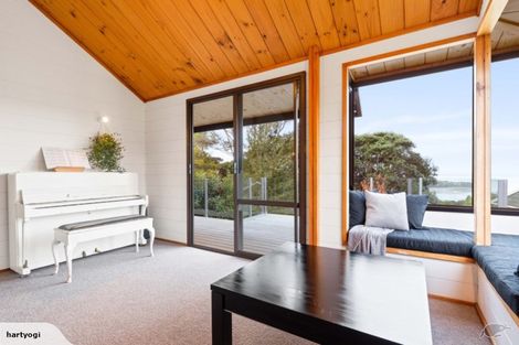 Photo of property in 52 Rauhuia Crescent, Parau, Auckland, 0604