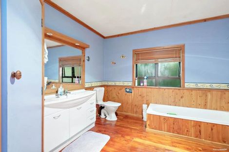 Photo of property in 12 Parrs Cross Road, Henderson, Auckland, 0612