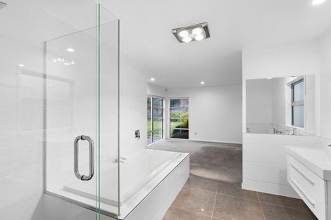 Photo of property in 51 Waikawa Beach Road, Manakau, Levin, 5573