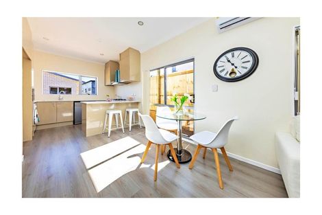 Photo of property in 43a Senator Drive, Manurewa, Auckland, 2105