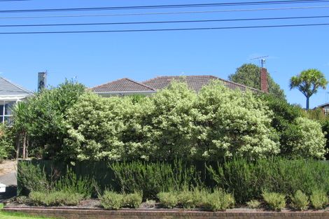 Photo of property in 14 Aorangi Place, Birkenhead, Auckland, 0626