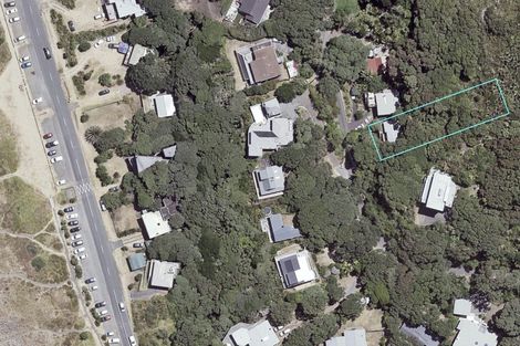 Photo of property in 43 Garden Road, Piha, New Lynn, 0772