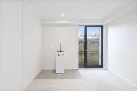 Photo of property in 5/5 Peachgrove Road, Te Atatu Peninsula, Auckland, 0610