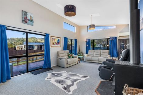 Photo of property in 35 Grimsby Grove, Wainuiomata, Lower Hutt, 5014