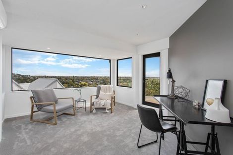 Photo of property in 15 Woodlau Rise, Huntsbury, Christchurch, 8022