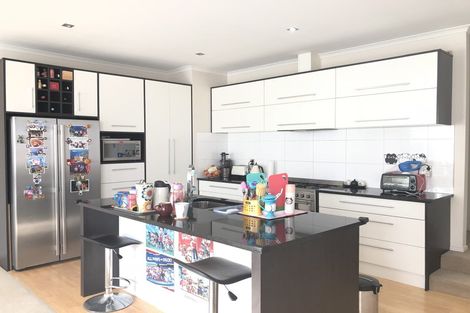 Photo of property in 4 Springvale Drive, Fairview Heights, Auckland, 0632