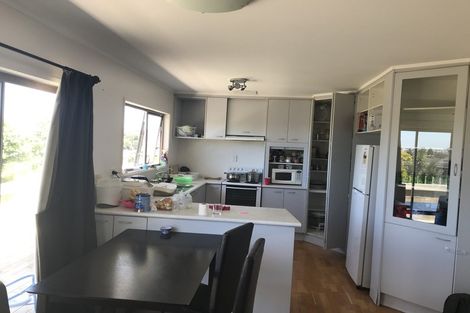 Photo of property in 63 Chelsea View Drive, Chatswood, Auckland, 0626