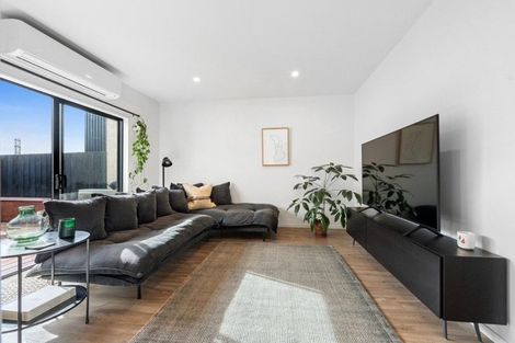 Photo of property in 15 Korama Lane, New Lynn, Auckland, 0600