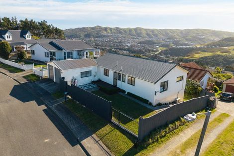 Photo of property in 8 Maraval Crescent, Grenada Village, Wellington, 6037